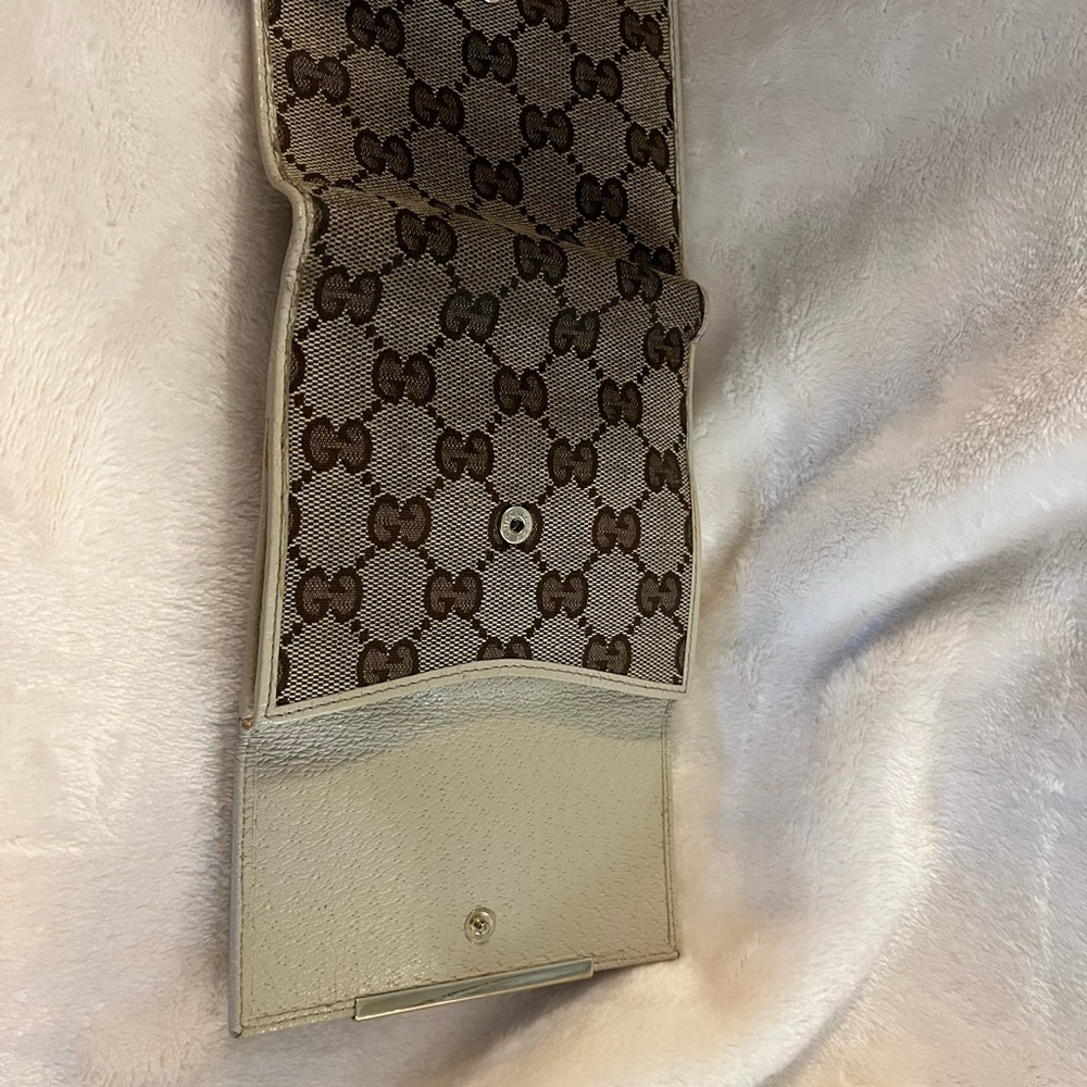 Gucci Beige and Brown Monogram Wallet - Picture 5 of 8